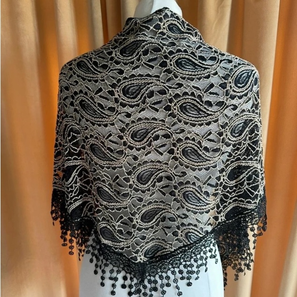Chic Black and Cream Lace Wrap